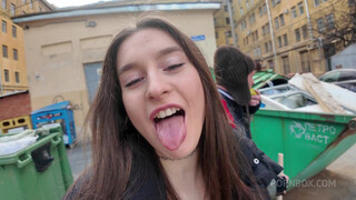 Кринж порно! Русская блогерша сняла на видео, как трахается с вонючим бомжом