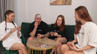 Ппц, проиграла в настольную игру, а он взял и выебал меня в анал на глазах у подруг