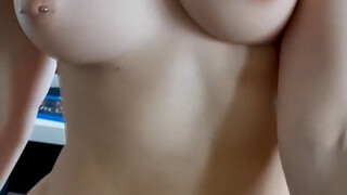 Порно актриса Petit Tits